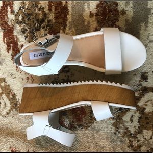 STEVE MADDEN NWOT Platform Saltwater Sandals
